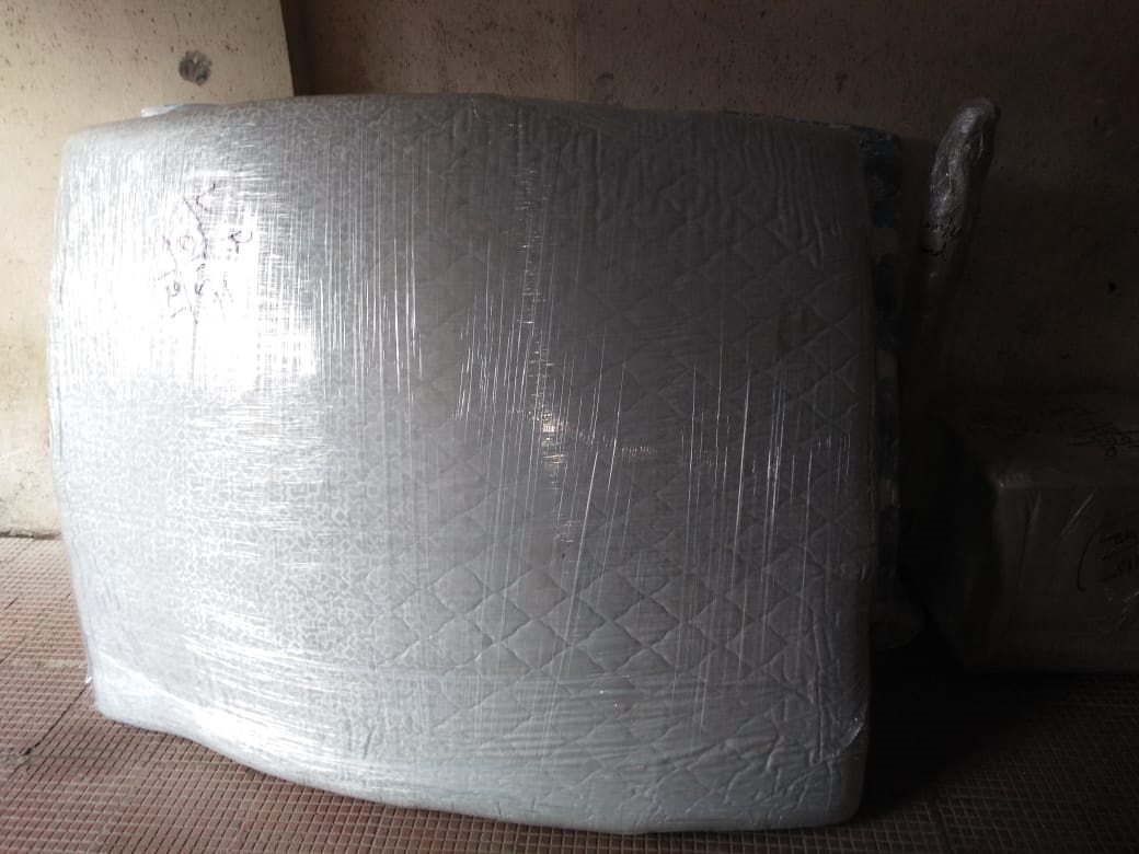  Wrapped crockery and glassware